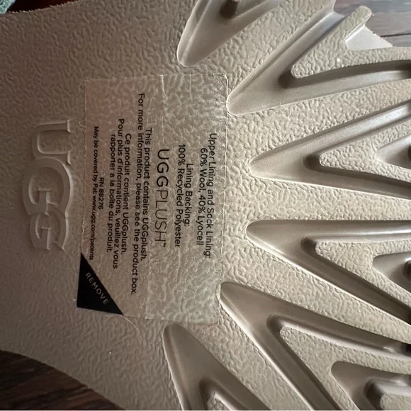 UGG New Heights Platform Clogs NWT Size 10
Indoor or Outdoor Wear - Picture 4 of 9